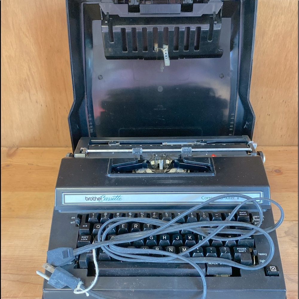 Brother Cassette Portable Electric Typewriter Correct-O-Riter II 3912c